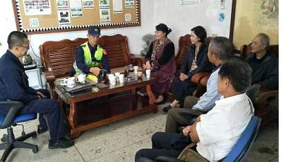 108年11月老師等一行人拜訪寧埔派出所感謝副所長及警員對農場的照顧。